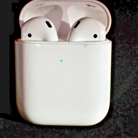 Apple AirPods A2031 Wireless Bluetooth Earbuds White with Charging Case - Picture 2 of 9